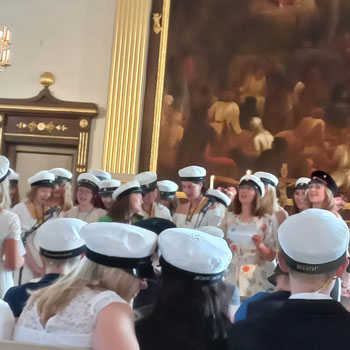 Studenter i kyrkan