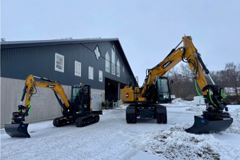Två grävmaskiner