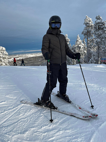 En person redo för utförsåkning